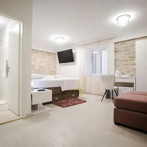Lions Luxury Split